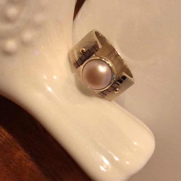 Pearl/Sterling Silver Ring - Picture 2 of 10
